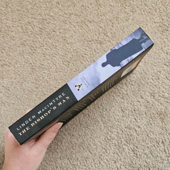 4/$25 The Bishop's Man by Linden MacIntyre -‎ Paperback - Picture 3 of 5